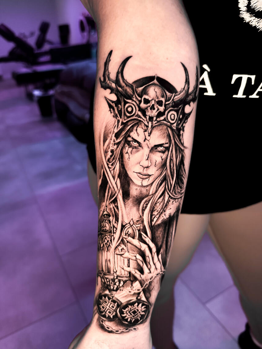 Wie gefällt euch meine Version der slawischen Nachtfrau? 🌙✨ Träumst du von so einem Motiv? Schreib mir gerne! Ich entwerfe individuelle, einzigartige Tattoo-Projekte, die perfekt zu dir passen 🖤 #tattooköln #blackwork #nordictattoo #runen #slavictat